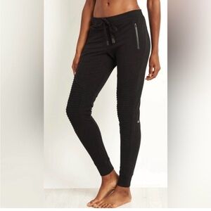 ALO Yoga woman’s  Black Joggers